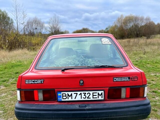 Красный Форд Эскорт, объемом двигателя 1.6 л и пробегом 200 тыс. км за 1300 $, фото 2 на Automoto.ua
