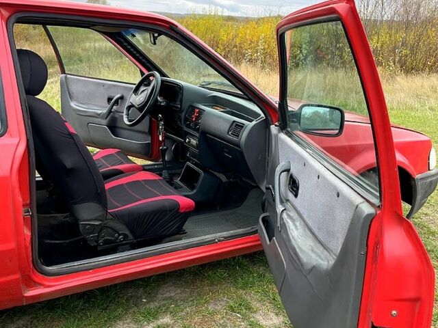 Красный Форд Эскорт, объемом двигателя 1.6 л и пробегом 200 тыс. км за 1300 $, фото 6 на Automoto.ua