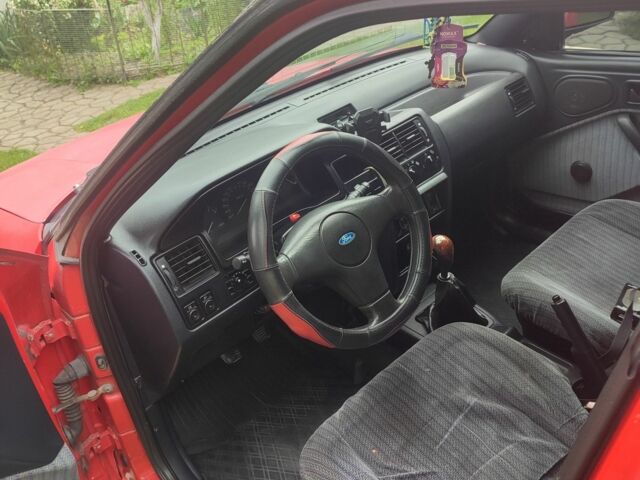 Красный Форд Эскорт, объемом двигателя 1.4 л и пробегом 589 тыс. км за 900 $, фото 4 на Automoto.ua