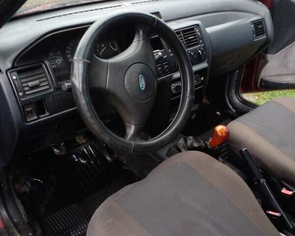 Красный Форд Эскорт, объемом двигателя 1.3 л и пробегом 75 тыс. км за 1200 $, фото 7 на Automoto.ua