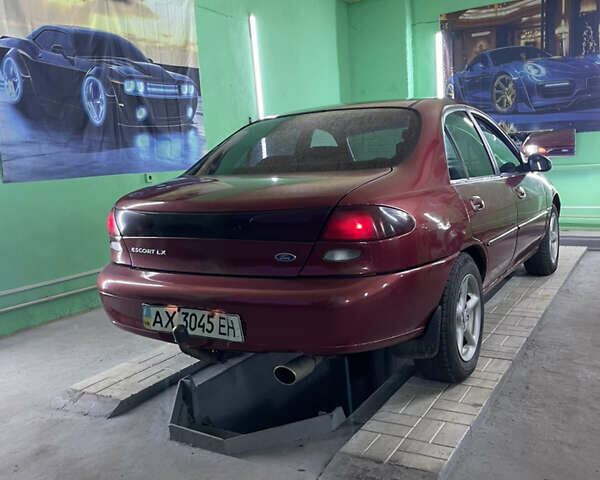 Красный Форд Эскорт, объемом двигателя 2 л и пробегом 216 тыс. км за 2500 $, фото 2 на Automoto.ua