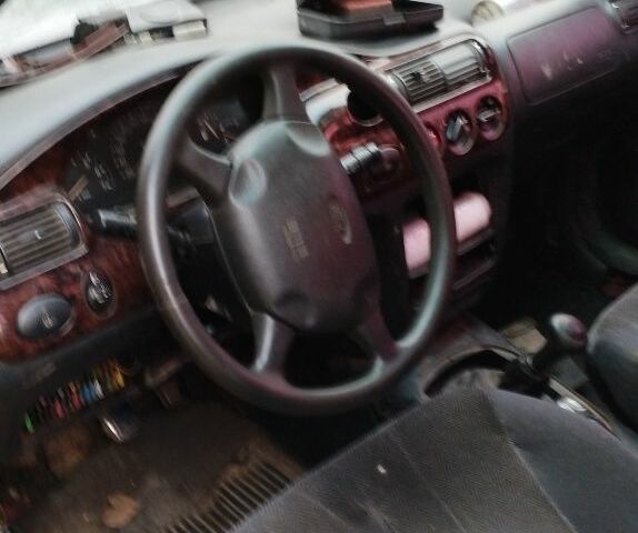 Червоний Форд Ескорт, об'ємом двигуна 1.4 л та пробігом 180 тис. км за 665 $, фото 2 на Automoto.ua