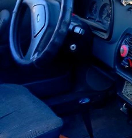 Красный Форд Эскорт, объемом двигателя 1.6 л и пробегом 260 тыс. км за 600 $, фото 2 на Automoto.ua