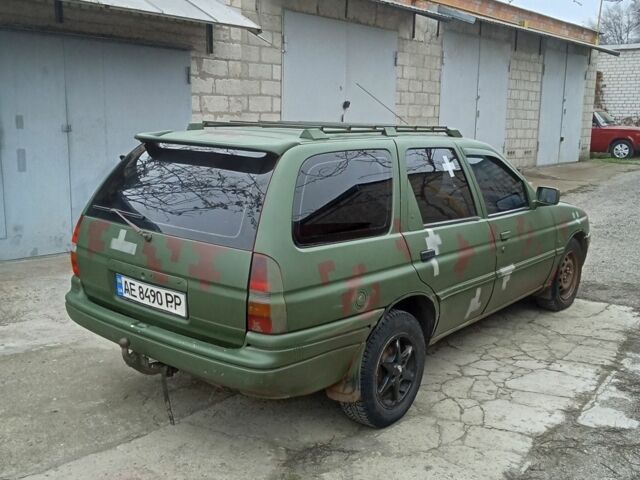 Червоний Форд Ескорт, об'ємом двигуна 1.8 л та пробігом 1 тис. км за 997 $, фото 2 на Automoto.ua