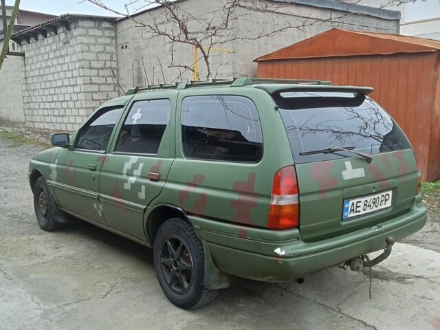 Червоний Форд Ескорт, об'ємом двигуна 1.8 л та пробігом 1 тис. км за 997 $, фото 3 на Automoto.ua