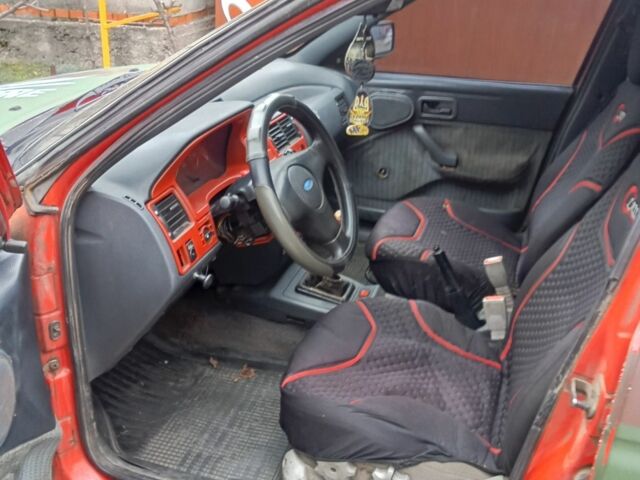 Червоний Форд Ескорт, об'ємом двигуна 1.8 л та пробігом 1 тис. км за 997 $, фото 4 на Automoto.ua