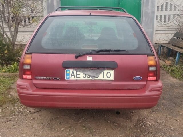 Красный Форд Эскорт, объемом двигателя 1.9 л и пробегом 190 тыс. км за 994 $, фото 3 на Automoto.ua