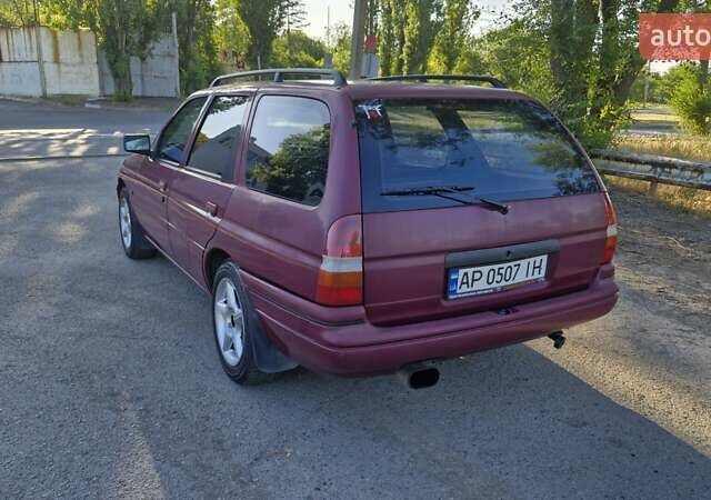 Красный Форд Эскорт, объемом двигателя 1.6 л и пробегом 61 тыс. км за 1850 $, фото 4 на Automoto.ua