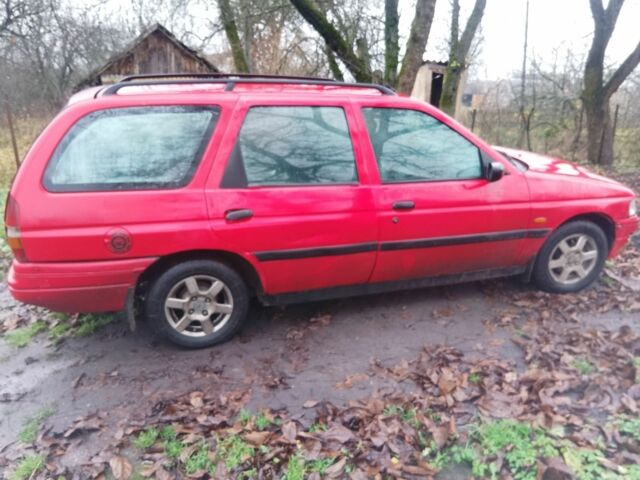 Красный Форд Эскорт, объемом двигателя 1 л и пробегом 120 тыс. км за 650 $, фото 2 на Automoto.ua