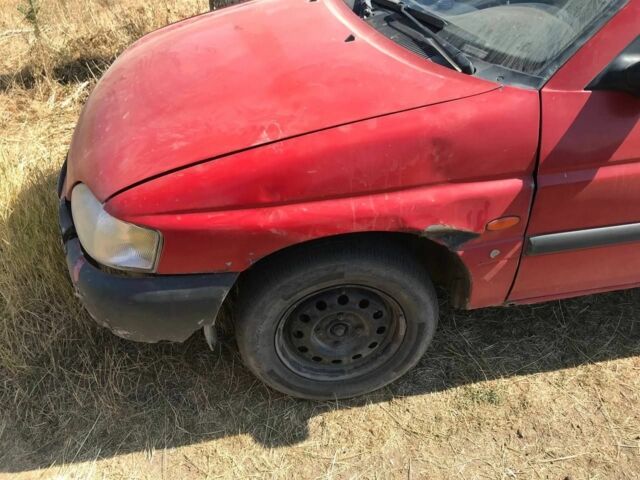 Красный Форд Эскорт, объемом двигателя 1.4 л и пробегом 68 тыс. км за 628 $, фото 7 на Automoto.ua