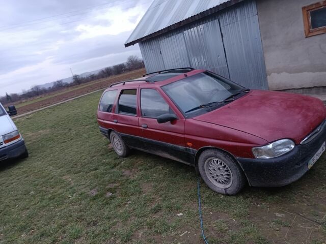 Красный Форд Эскорт, объемом двигателя 1.4 л и пробегом 300 тыс. км за 499 $, фото 1 на Automoto.ua