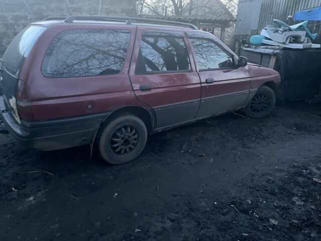 Красный Форд Эскорт, объемом двигателя 1.6 л и пробегом 400 тыс. км за 600 $, фото 4 на Automoto.ua