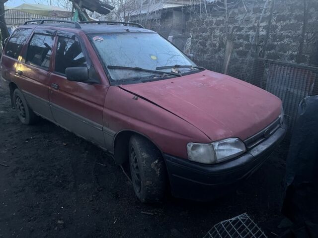 Красный Форд Эскорт, объемом двигателя 1.6 л и пробегом 400 тыс. км за 600 $, фото 3 на Automoto.ua