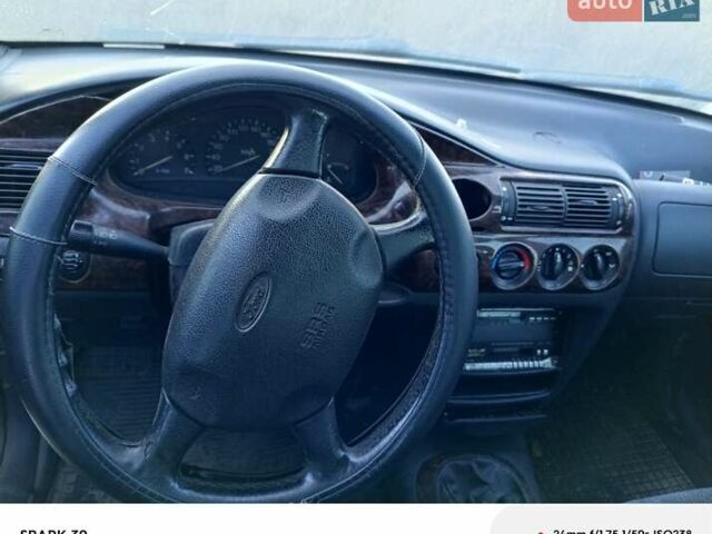 Красный Форд Эскорт, объемом двигателя 1.6 л и пробегом 300 тыс. км за 850 $, фото 5 на Automoto.ua