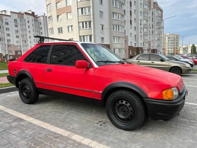 Красный Форд Эскорт, объемом двигателя 1.4 л и пробегом 250 тыс. км за 999 $, фото 2 на Automoto.ua