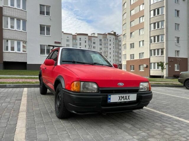 Красный Форд Эскорт, объемом двигателя 1.4 л и пробегом 250 тыс. км за 999 $, фото 1 на Automoto.ua