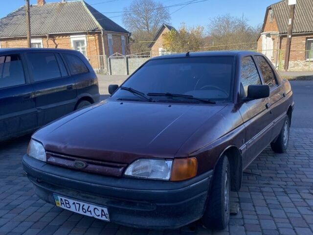 Красный Форд Эскорт, объемом двигателя 1.4 л и пробегом 280 тыс. км за 600 $, фото 2 на Automoto.ua