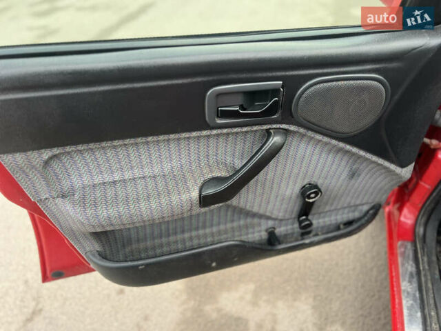 Красный Форд Эскорт, объемом двигателя 1.3 л и пробегом 76 тыс. км за 1000 $, фото 5 на Automoto.ua