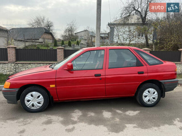 Красный Форд Эскорт, объемом двигателя 1.3 л и пробегом 76 тыс. км за 1000 $, фото 1 на Automoto.ua