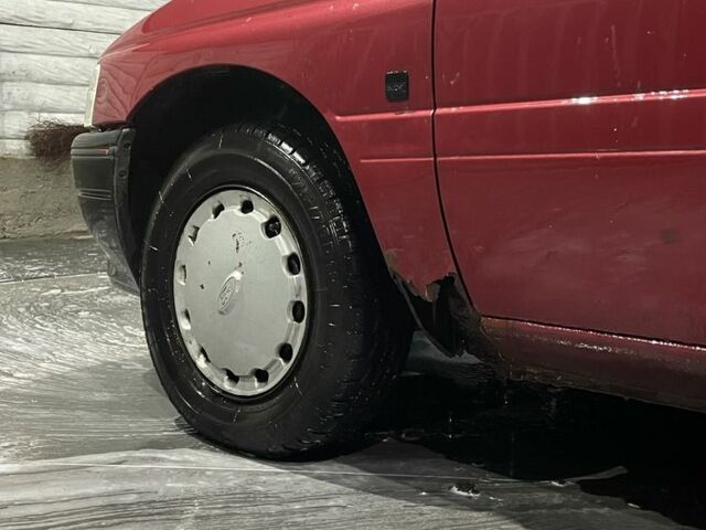 Червоний Форд Ескорт, об'ємом двигуна 1.4 л та пробігом 2 тис. км за 700 $, фото 3 на Automoto.ua