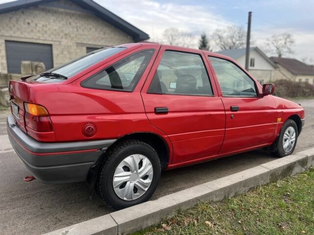 Червоний Форд Ескорт, об'ємом двигуна 1.3 л та пробігом 76 тис. км за 1000 $, фото 2 на Automoto.ua