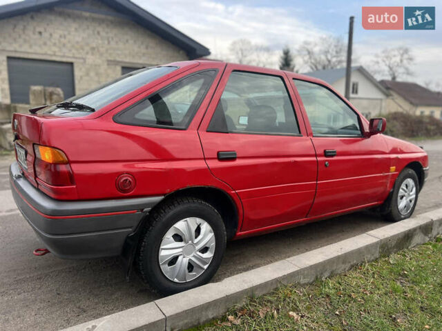 Красный Форд Эскорт, объемом двигателя 1.3 л и пробегом 76 тыс. км за 1000 $, фото 3 на Automoto.ua