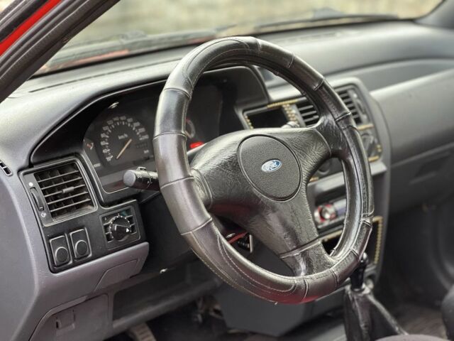 Червоний Форд Ескорт, об'ємом двигуна 1.3 л та пробігом 76 тис. км за 1000 $, фото 3 на Automoto.ua