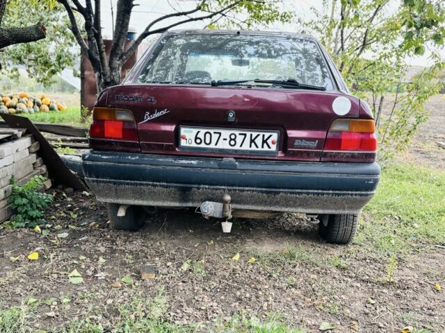 Красный Форд Эскорт, объемом двигателя 1.8 л и пробегом 111 тыс. км за 600 $, фото 1 на Automoto.ua