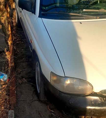 Форд Эскорт, объемом двигателя 1.8 л и пробегом 0 тыс. км за 750 $, фото 2 на Automoto.ua