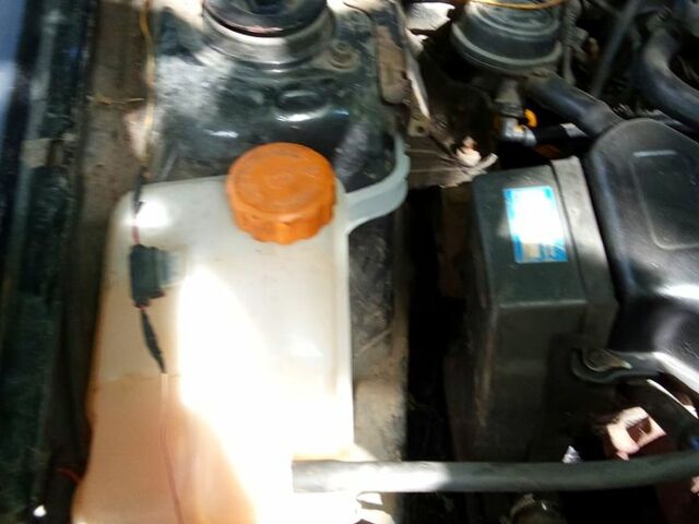 Форд Эскорт, объемом двигателя 1.6 л и пробегом 400 тыс. км за 666 $, фото 6 на Automoto.ua