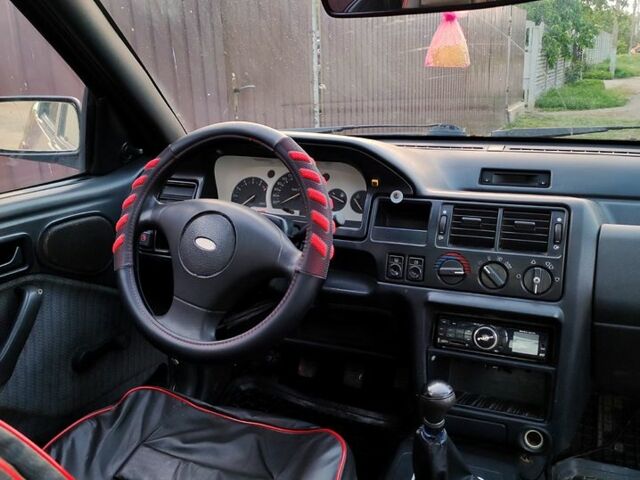 Форд Эскорт, объемом двигателя 1.6 л и пробегом 581 тыс. км за 1200 $, фото 3 на Automoto.ua