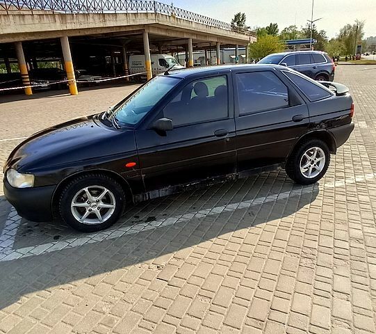 Форд Эскорт, объемом двигателя 1.6 л и пробегом 0 тыс. км за 1800 $, фото 5 на Automoto.ua