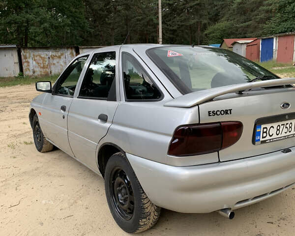 Форд Ескорт, об'ємом двигуна 1.6 л та пробігом 250 тис. км за 1900 $, фото 7 на Automoto.ua