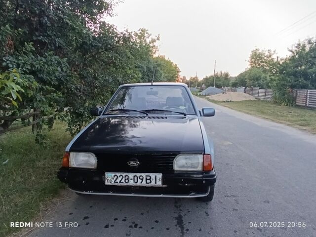 Серый Форд Эскорт, объемом двигателя 1.3 л и пробегом 349 тыс. км за 20000 $, фото 2 на Automoto.ua