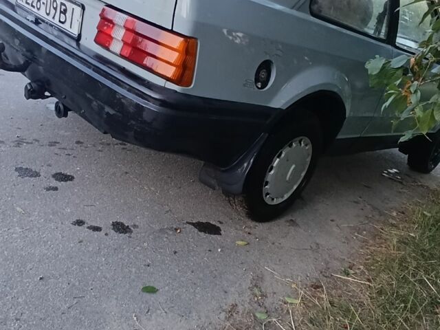 Серый Форд Эскорт, объемом двигателя 1.3 л и пробегом 349 тыс. км за 20000 $, фото 4 на Automoto.ua