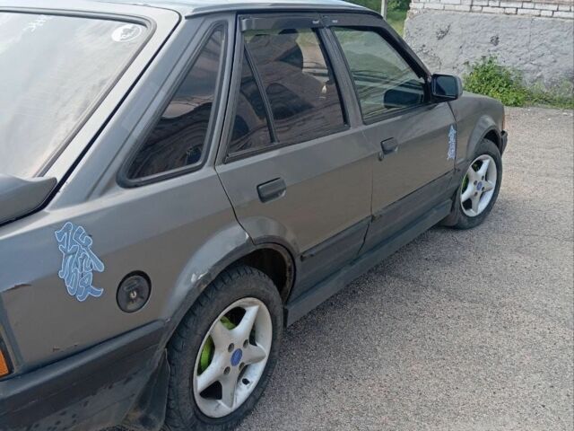 Серый Форд Эскорт, объемом двигателя 1.3 л и пробегом 287 тыс. км за 792 $, фото 4 на Automoto.ua