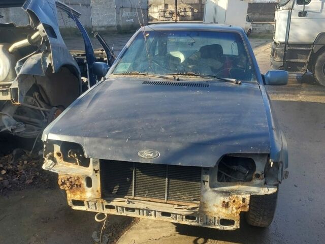 Серый Форд Эскорт, объемом двигателя 2 л и пробегом 300 тыс. км за 300 $, фото 1 на Automoto.ua