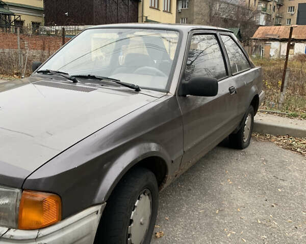 Серый Форд Эскорт, объемом двигателя 1.3 л и пробегом 200 тыс. км за 550 $, фото 5 на Automoto.ua