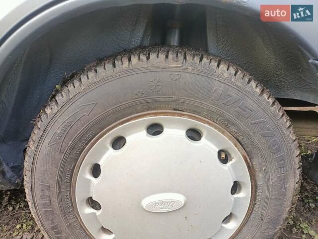 Серый Форд Эскорт, объемом двигателя 1.3 л и пробегом 100 тыс. км за 850 $, фото 3 на Automoto.ua