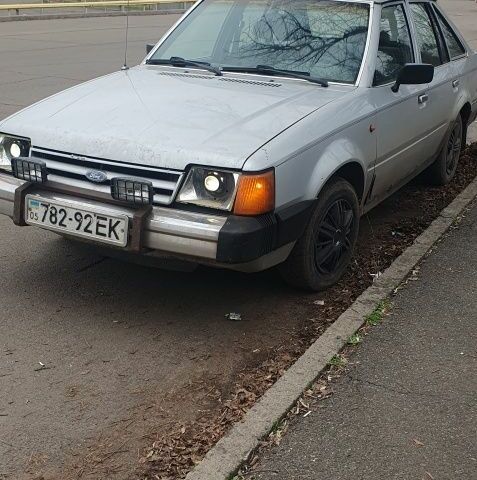 Серый Форд Эскорт, объемом двигателя 1.6 л и пробегом 435 тыс. км за 559 $, фото 2 на Automoto.ua