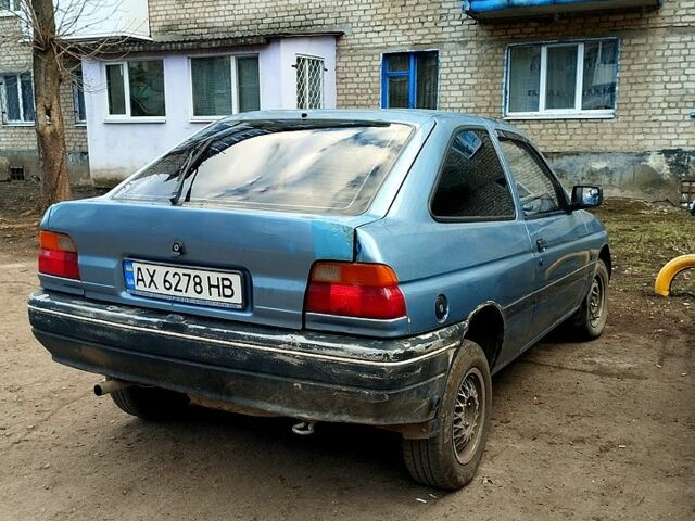 Серый Форд Эскорт, объемом двигателя 1.6 л и пробегом 0 тыс. км за 1000 $, фото 3 на Automoto.ua