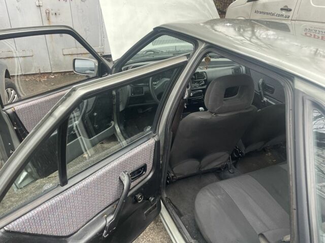 Серый Форд Эскорт, объемом двигателя 1.3 л и пробегом 333 тыс. км за 1000 $, фото 7 на Automoto.ua