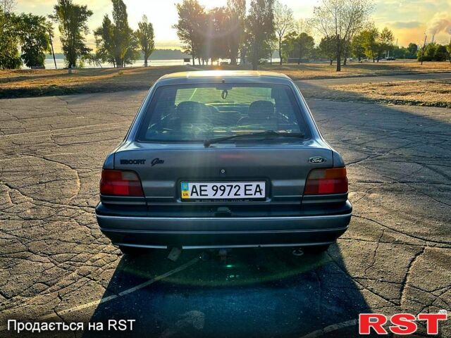 Сірий Форд Ескорт, об'ємом двигуна 1.6 л та пробігом 160 тис. км за 1600 $, фото 3 на Automoto.ua