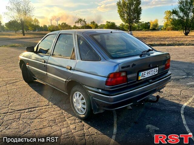 Сірий Форд Ескорт, об'ємом двигуна 1.6 л та пробігом 160 тис. км за 1600 $, фото 2 на Automoto.ua