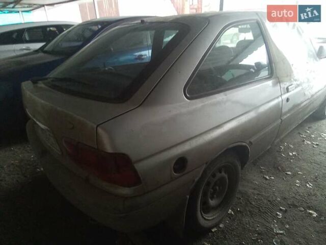 Сірий Форд Ескорт, об'ємом двигуна 1.3 л та пробігом 120 тис. км за 600 $, фото 2 на Automoto.ua