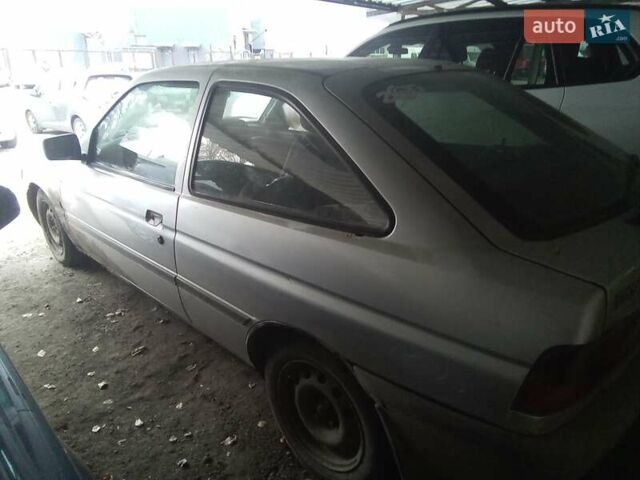 Сірий Форд Ескорт, об'ємом двигуна 1.3 л та пробігом 120 тис. км за 600 $, фото 1 на Automoto.ua