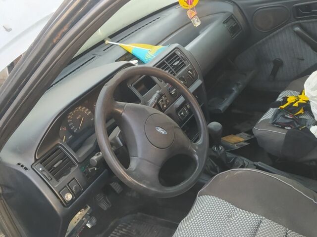 Серый Форд Эскорт, объемом двигателя 1.4 л и пробегом 300 тыс. км за 358 $, фото 3 на Automoto.ua