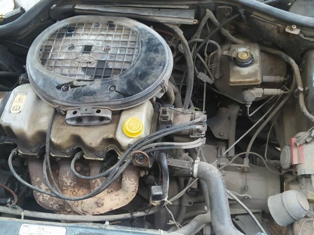 Серый Форд Эскорт, объемом двигателя 1.4 л и пробегом 300 тыс. км за 358 $, фото 4 на Automoto.ua