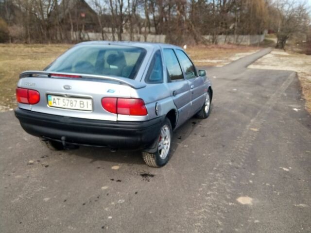 Сірий Форд Ескорт, об'ємом двигуна 0 л та пробігом 300 тис. км за 950 $, фото 4 на Automoto.ua