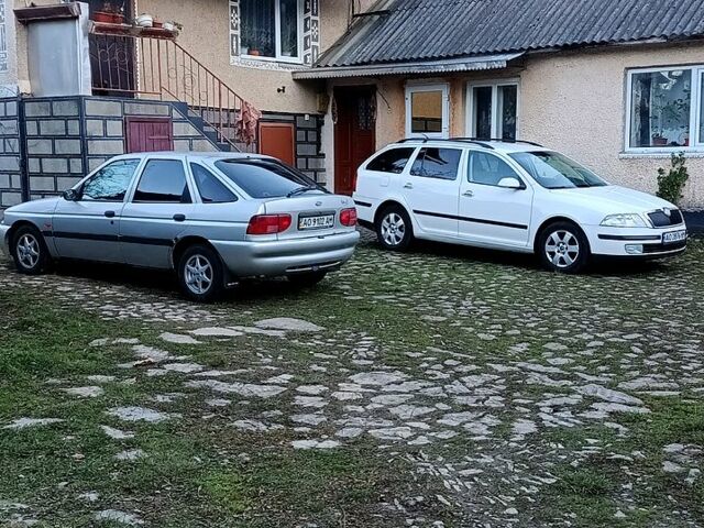 Сірий Форд Ескорт, об'ємом двигуна 1.4 л та пробігом 400 тис. км за 850 $, фото 1 на Automoto.ua